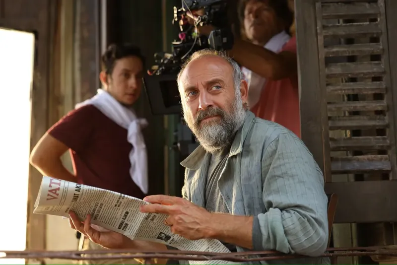 Primele imagini cu actorul Halit Ergenç în rolul lui Christofis Küçükandonyadis