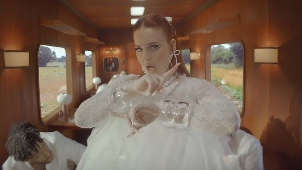 Clean Bandit, Anne-Marie și David Guetta au lansat piesa "Cry Baby"