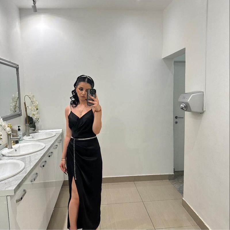 Tânăra de 18 ani care și-a pus capăt zilelor după o relație cu un șef de poliție