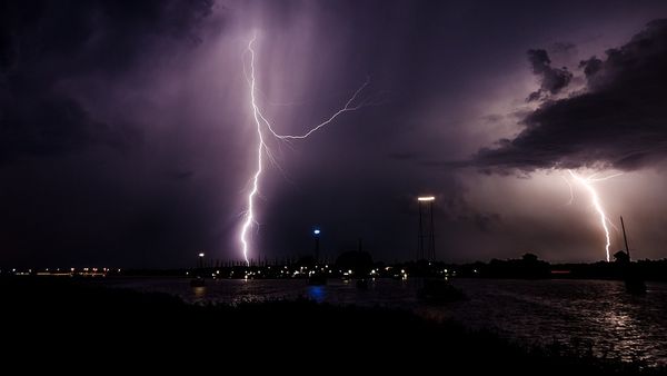 Meteorologii au emis o avertizare cod galben de furtuni. Care sunt județele vizate?