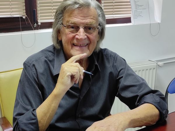 Care este starea de sănătate a actorului Florin Piersic și c&acirc;nd va reveni pe scenă: &bdquo;Toată lumea suferă din cauza asta&rdquo;