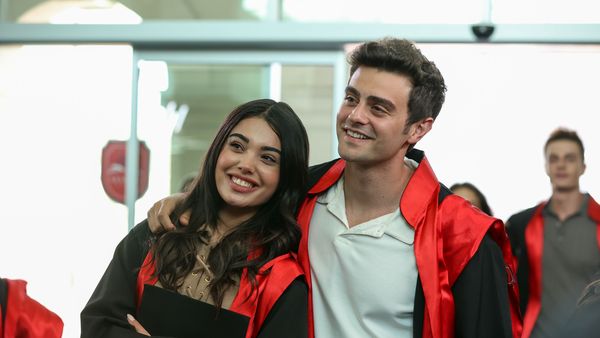 Yiğit Koçak, Ömer din serialul “Totul despre familia mea”:  „Când te îndrăgostești, la început totul pare în regulă, pentru că se spune că dragostea este oarbă”