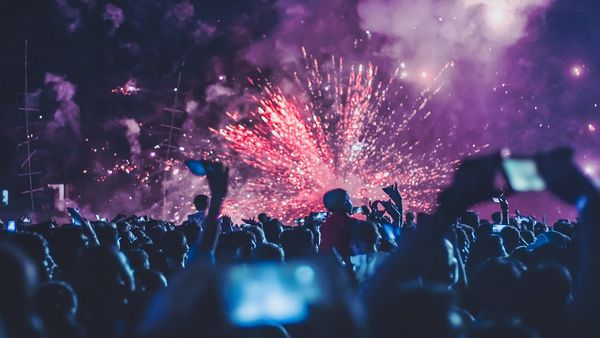 Teroare la un festival: trei oameni au murit după ce un individ a &icirc;nceput să &icirc;njunghie persoane la &icirc;nt&acirc;mplare. Atacatorul nu a fost prins