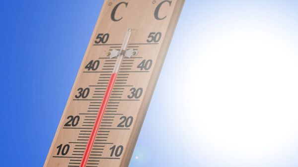Valul de căldură continuă! Zeci de județe &icirc;n alertă, temperaturile ating cote alarmante