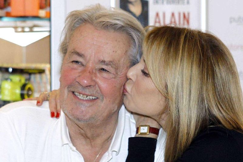 Funeraliile lui Alain Delon, ”ca înmormântarea unui naş din Sicilia”