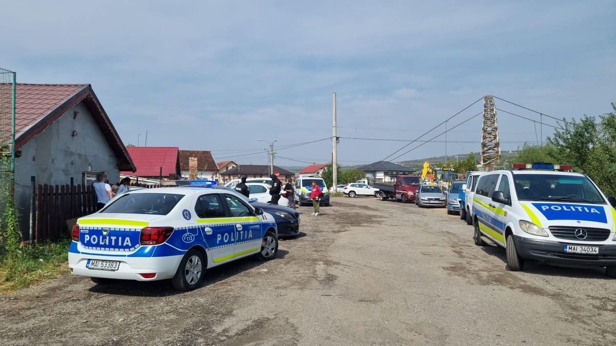 Polițist târât de mașină câțiva metri!