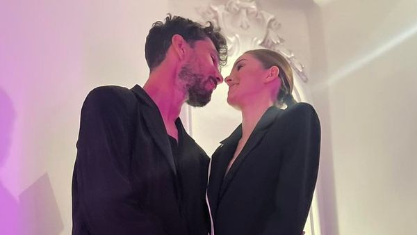 Cum &icirc;și imaginează Theo Rose ziua &icirc;n care va spune marele &rdquo;DA&rdquo; &icirc;n fața altarului