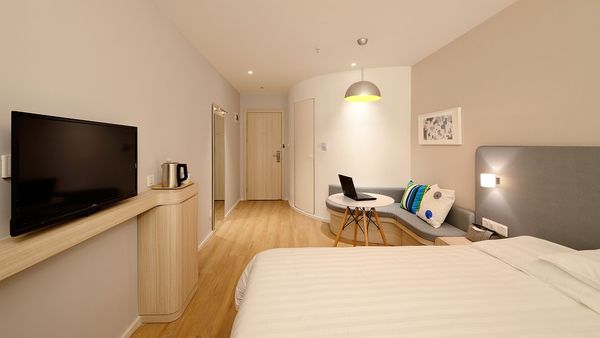 Caz de înșelăciune la două hoteluri din Sinaia. Doi români au produs o pagubă de 16.000 de lei 