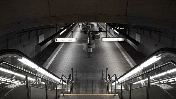Incident grav la metrou &icirc;n stația Petrache Poenaru! O persoană s-a aruncat &icirc;n fața trenului 