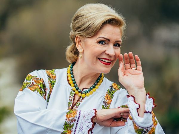 Cine este viitoarea noră a Matildei Pascal-Cojocărița? Artista a prezentat-o pe scenă la Festivalul Mamaia Folclor 2024: &bdquo;&Icirc;mi aduce Horațiu acasă o noră minunată&rdquo;