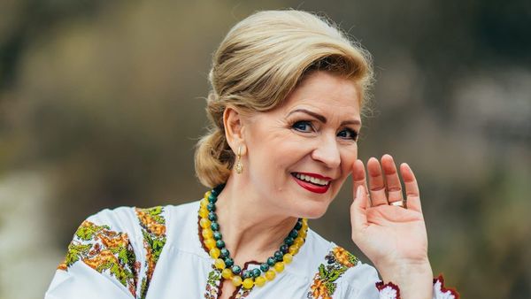 Cine este viitoarea noră a Matildei Pascal-Cojocărița? Artista a prezentat-o pe scenă la Festivalul Mamaia Folclor 2024: „Îmi aduce Horațiu acasă o noră minunată”