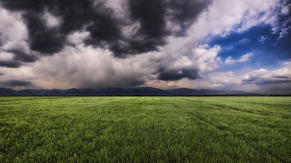 Un val de praf din zona deşertului Karakum ajunge deasupra României. Ce spun meteorologii?