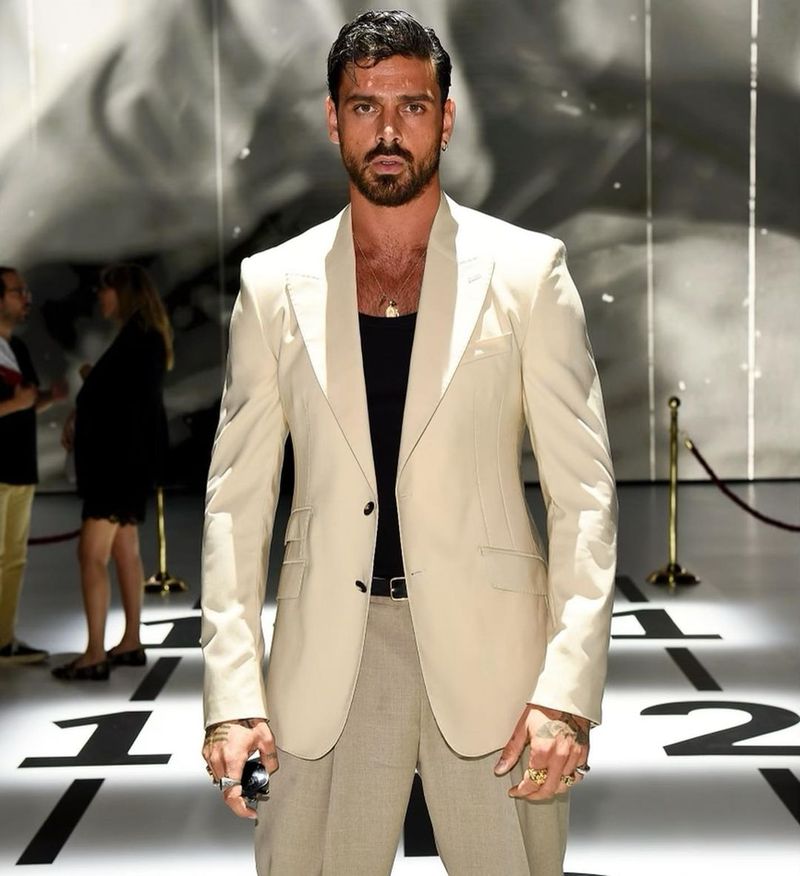  Michele Morrone rude Romania