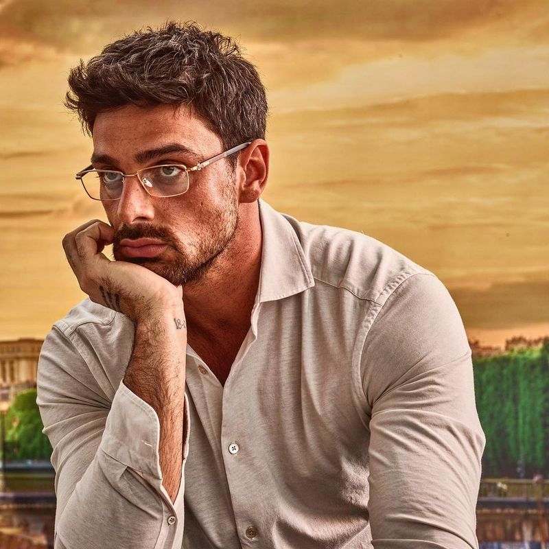  Michele Morrone rude Romania