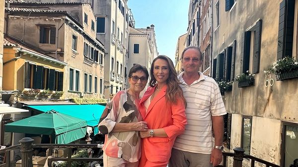 Iulia V&acirc;ntul, vacanță de vis cu familia! Vedeta a decis să plece departe de India și de Salman Khan