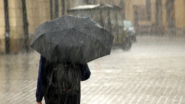 Un aer polar schimbă radical vremea! Cod galben de ploi torențiale și scăderi drastice de temperatură &icirc;n toată țara