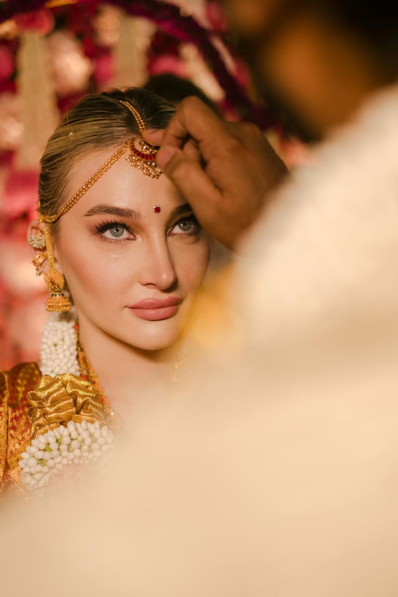 Ea este românca care a cucerit inima unui milionar indian