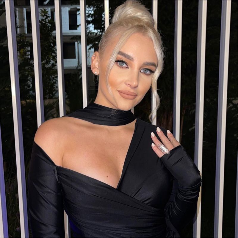 Andra Medintu este o tânără afaceristă din România 