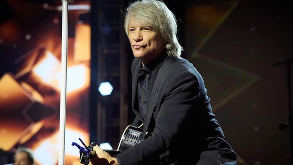 Jon Bon Jovi, eroul zilei! Celebrul artist a salvat o femeie care era pe punctul de a sări de pe un pod 
