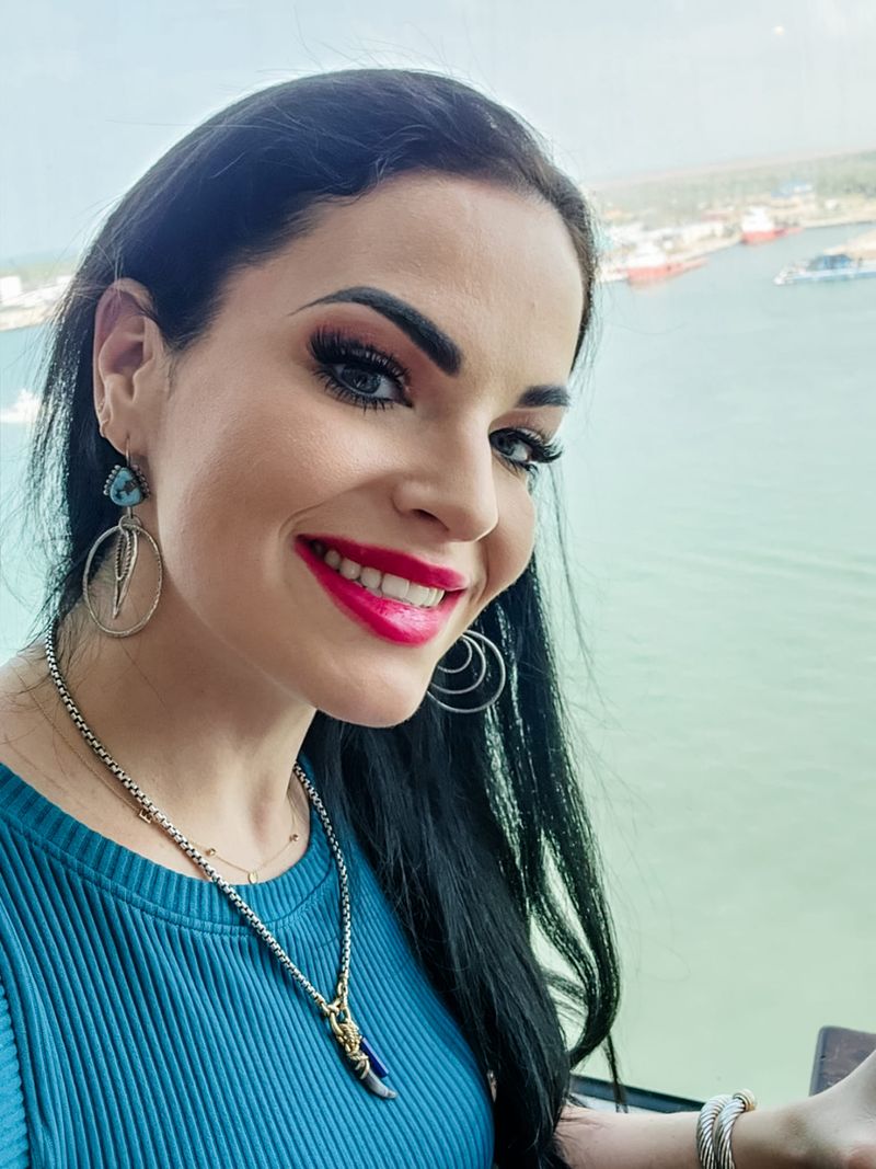 femeia cu cea mai lunga limba