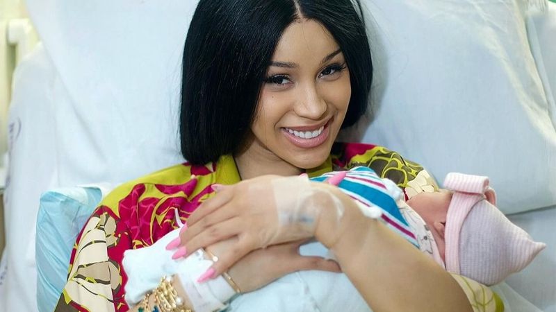 Cardi B a devenit mamă pentru a treia oară, &icirc;n plin proces de divorț