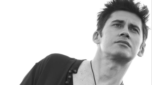 Cine este, de fapt, femeia cu care a fost surprins Dan Bălan? Echipa artistului clarifică zvonurile