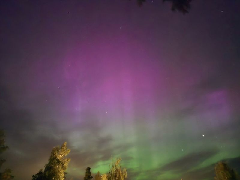 Aurora boreală a făcut din nou spectacol uimitor pe cerul României 