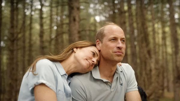 VIDEO. Reacția neașteptată a prințesei Charlotte &icirc;n momentul c&acirc;nd i-a văzut pe Kate și William sărutandu-se