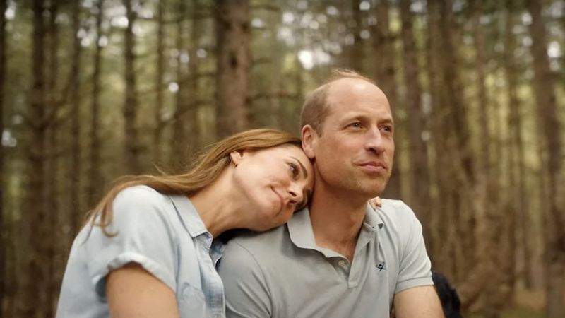 VIDEO. Reacția neașteptată a prințesei Charlotte &icirc;n momentul c&acirc;nd i-a văzut pe Kate și William sărutandu-se
