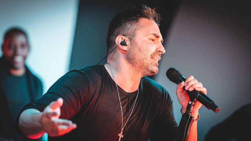 Artistul apelează la instanță pentru a-și mută fiicele la o nouă școală 