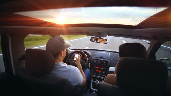 Codul Rutier 2024: Ce obiecte nu trebuie să le lipsească șoferilor din mașini?