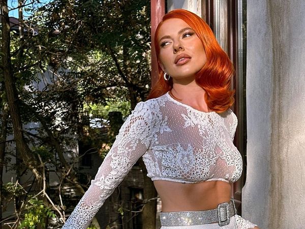Lidia Buble &icirc;ncalcă din nou regulile de circulație! Artista ar fi fost sancţionată cu o amendă de 990 de lei şi cu suspendarea permisului de conducere