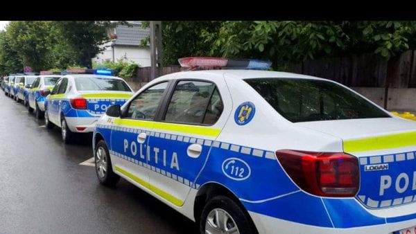 Scene șocante &icirc;n București: o adolescentă de 16 ani, fără permis, a lovit 5 mașini după o urmărire ca-n filme