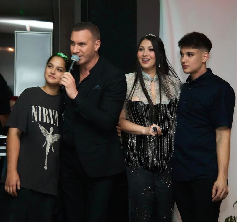 Alin Oprea și-a găsit echilibrul alături de Medana și copiii ei 