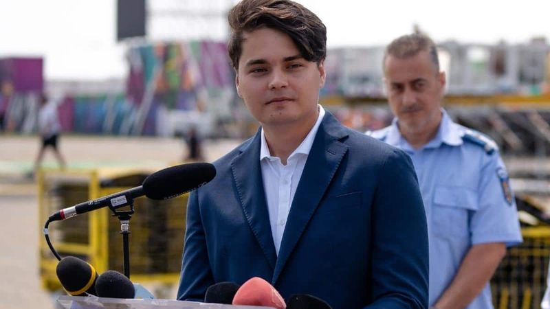 Selly, despre  BEACH, PLEASE! 2025