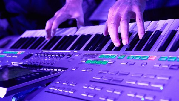 Cum să alegi primul tău instrument muzical cu clape