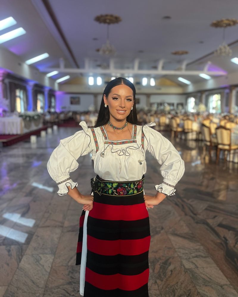 Cristina Vlad, din muzică populară în lumea afacerilor