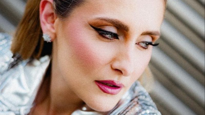 Cum a fost surprinsă Alina Sorescu la judecătoria Buftea. Artista a ales o vestimentație aparte &icirc;n ziua divortului