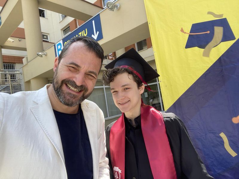 Ce relație are Eric Aradits cu mama sa