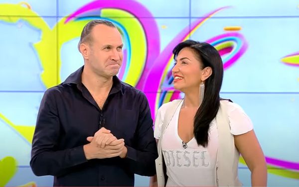 Imagini incredibile cu Alin Oprea și Larisa Uță! Au mers &icirc;n fața altarului &icirc;n urmă cu 25 de ani, dar au divorțat &icirc;n 2021. Ce spune artistul acum despre fosta soție, cu lacrimi &icirc;n ochi?