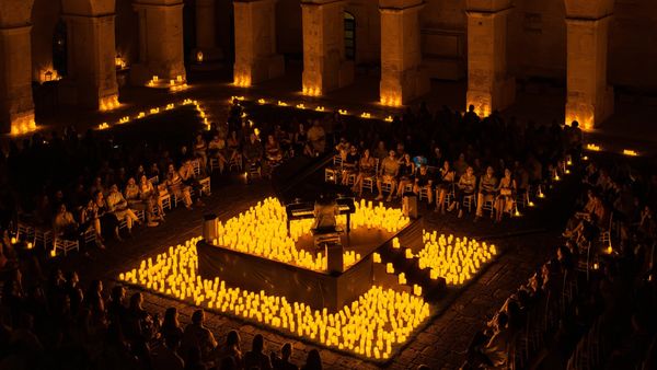 Concert de muzică clasică &icirc;n noaptea de Halloween! Coloana sonoră din filme precum &bdquo;Familia Addams&rdquo;, &bdquo;Beetlejuice&rdquo; sau &bdquo;V&acirc;nătorii de fantome&rdquo; se va auzi la Sala Dalles
