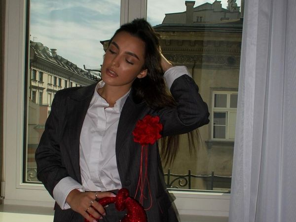&bdquo;Ce tareee!!! Felicitări!&rdquo;. Alexia Eram, interviu de excepție cu actorii din &rdquo;Emily in Paris&rdquo;