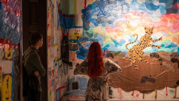 Noaptea Albă a Galeriilor 2024 are loc în 12 orașe din țară! Ce surprize pregătesc organizatorii?