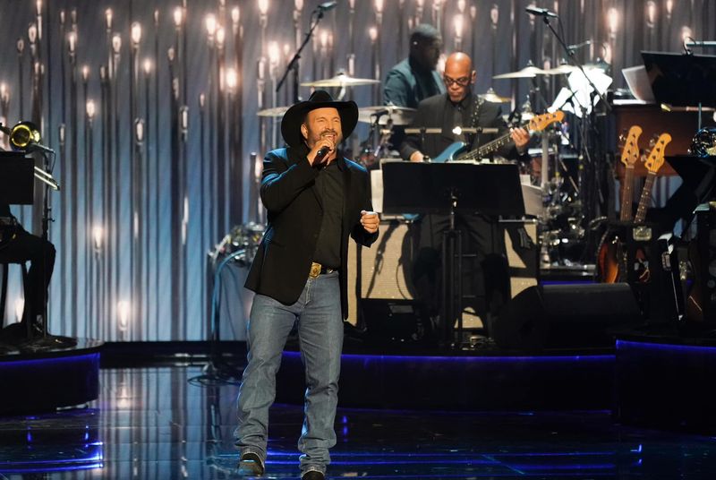 Garth Brooks, acuzat de abuz sexual 
