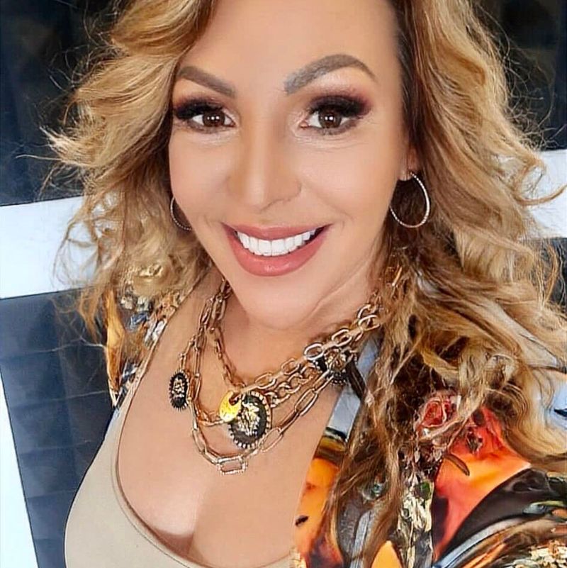 Jeni Nicolau s-a electrocutat pe scenă