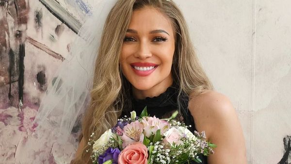 Lora și Ionuț Ghenu s-au căsătorit religios după 9 ani de relație! Primele imagini cu artista în rochie de mireasă