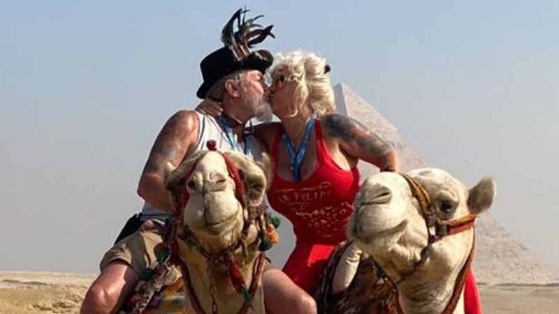 Povestea cuplului care a renunțat la casa lor pentru a trăi permanent pe mare