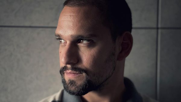 Momente mai puțin plăcute pentru Vlad Gherman: "A fost o intervenție mai lungă". Actorul a ajuns pe mâna medicilor