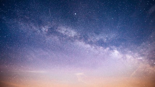 Când are loc ploaia Draconidelor în 2024. Când putem vedea stelele căzătoare de pe teritoriul României