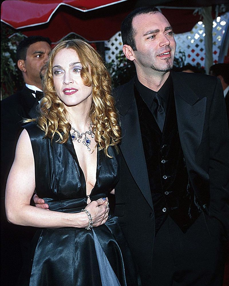 Madonna plânge moartea fratelui său Christopher 